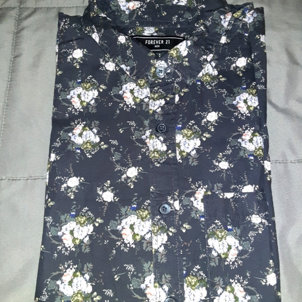 Forever 21 Mens short sleeve button shirt